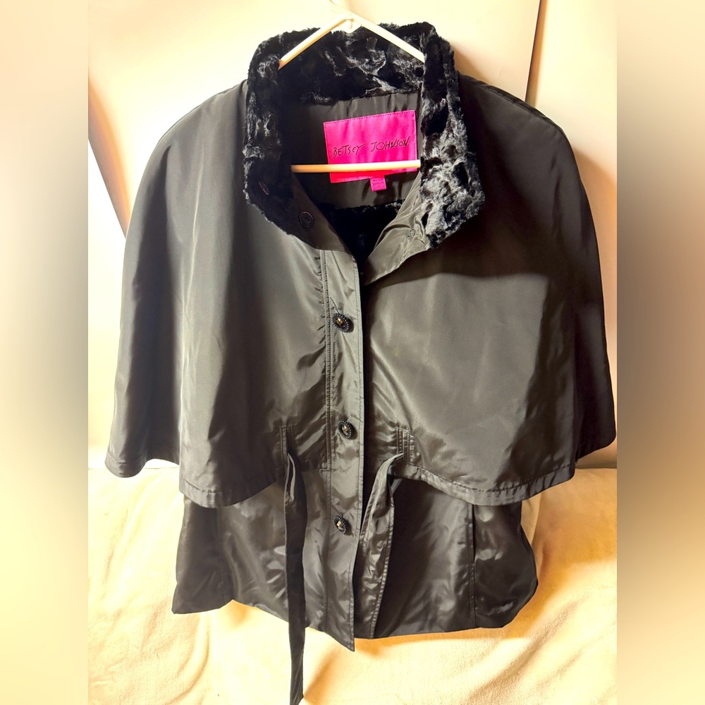 BETSEY JOHNSON FAUX FUR COLLAR AND LINING RAIN/PONCHO COAT JACKET SIZE XL